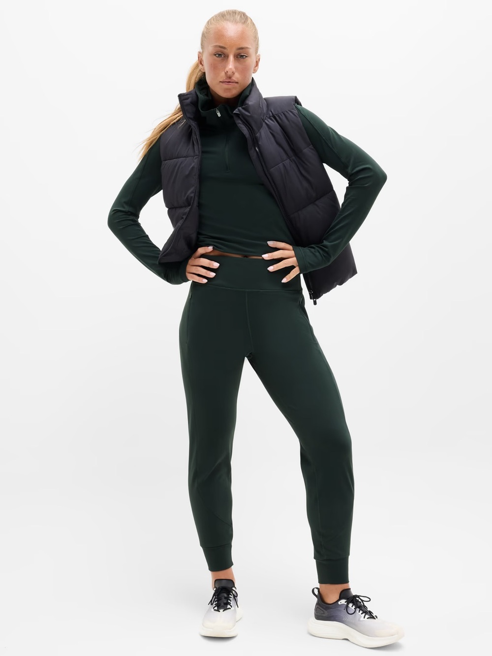 Athleta Women’s Rainer Mid Rise Jogger Size Medium in Black